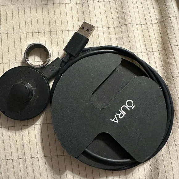 Gen 3 silver Oura ring size 8 - Picture 8 of 8